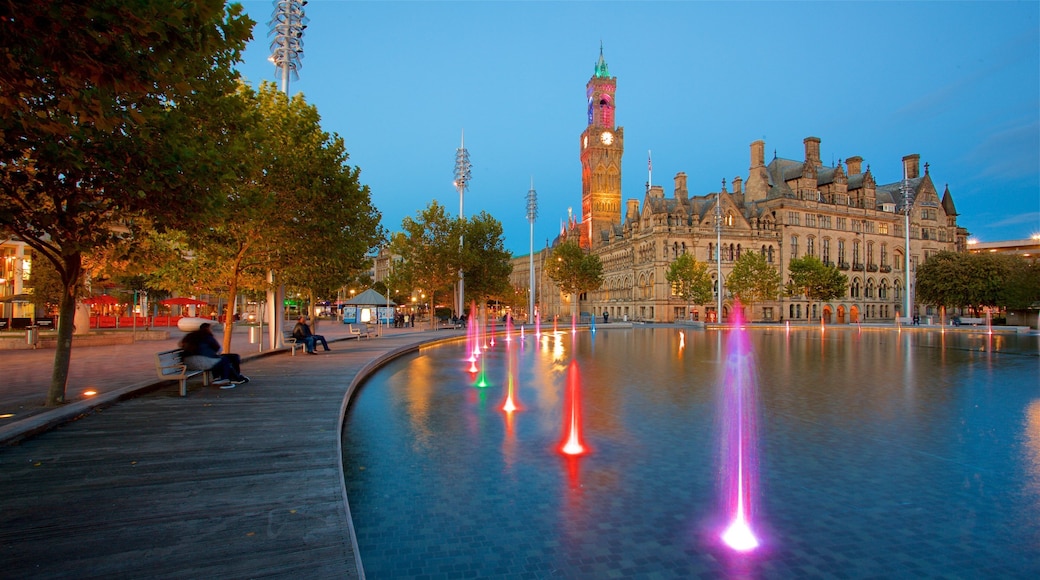 브래드퍼드 시청 을 특징 분수, 연못 과 문화유산 건축