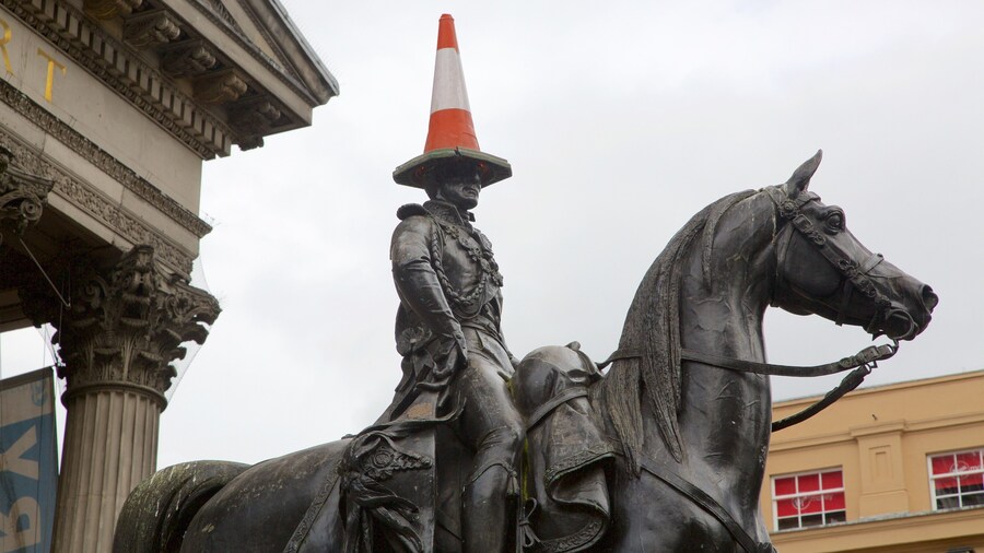 Glasgow which includes a statue or sculpture
