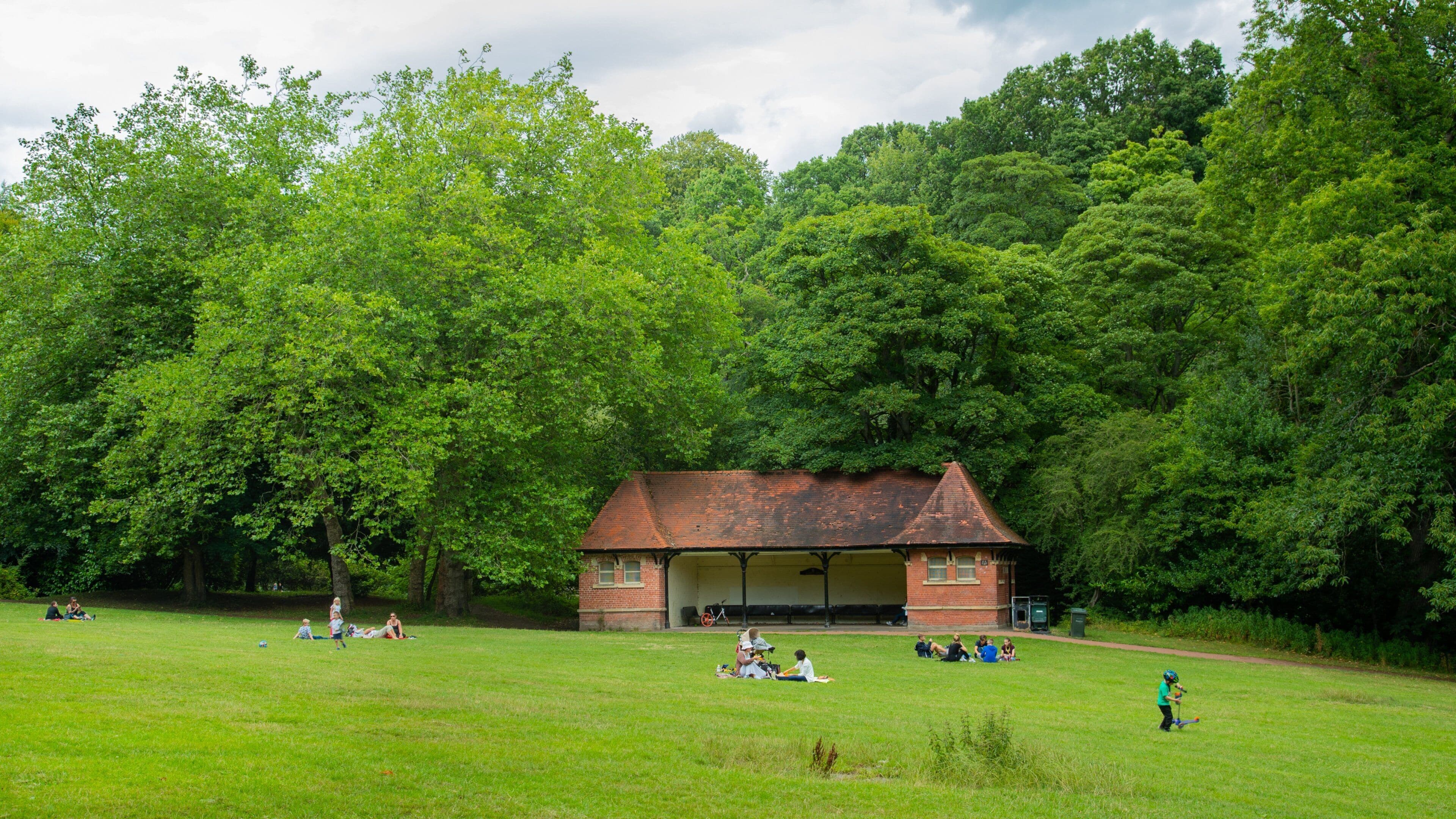 Jesmond Dene Park which includes picnicing and a garden