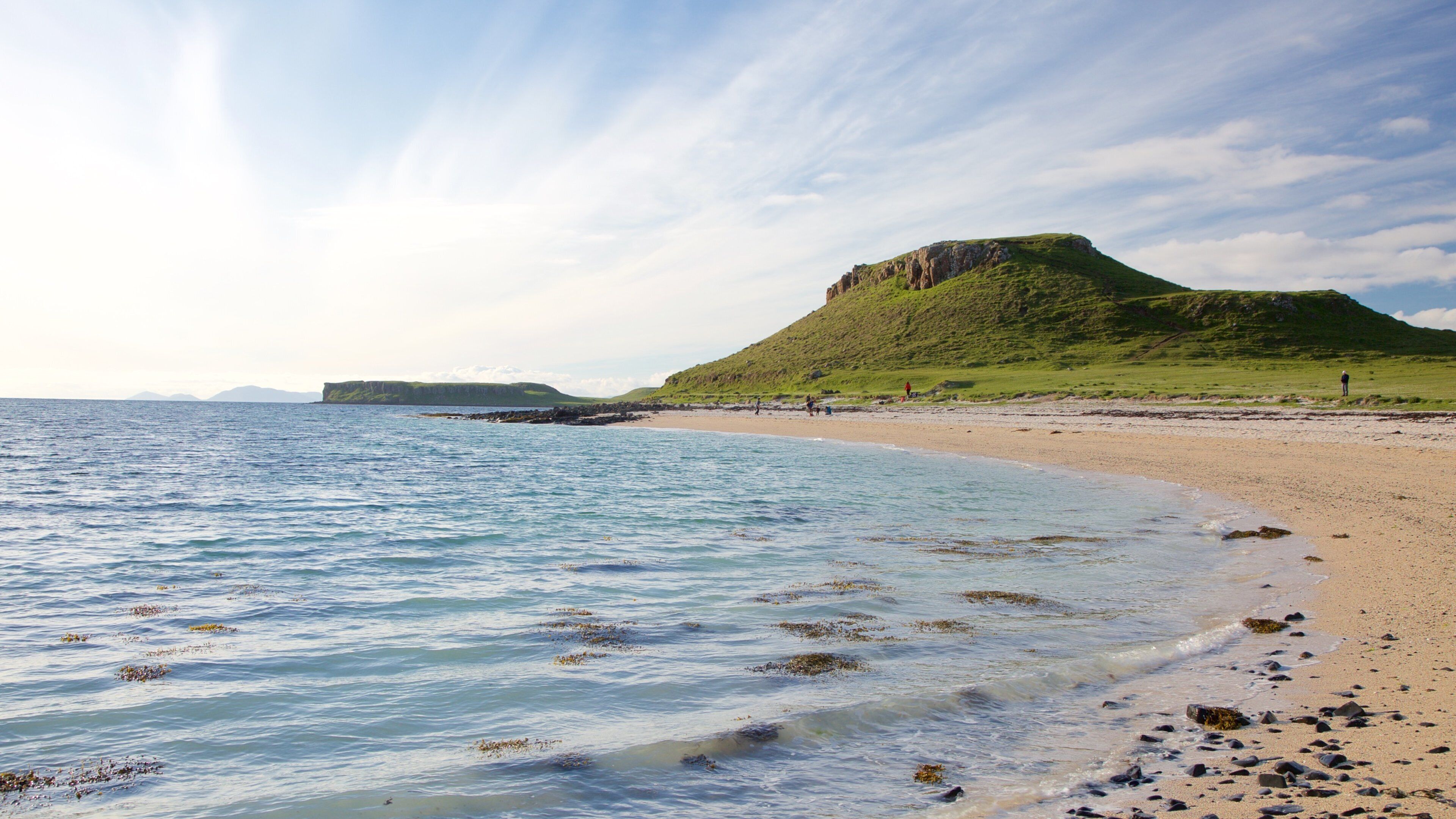 Isle of Skye showing mountains, tranquil scenes and a beach