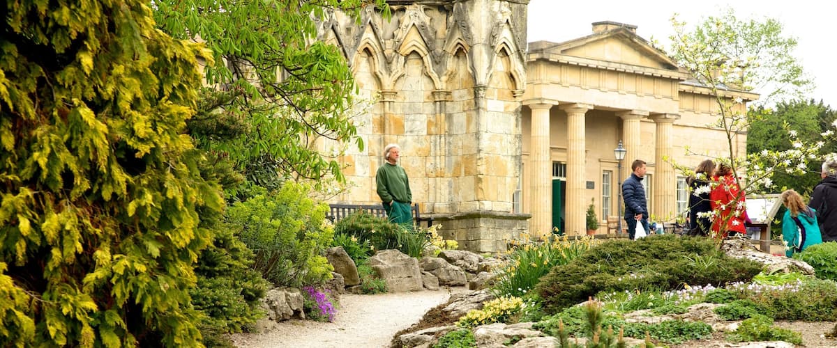 York caracterizando arquitetura de patrimônio e um jardim