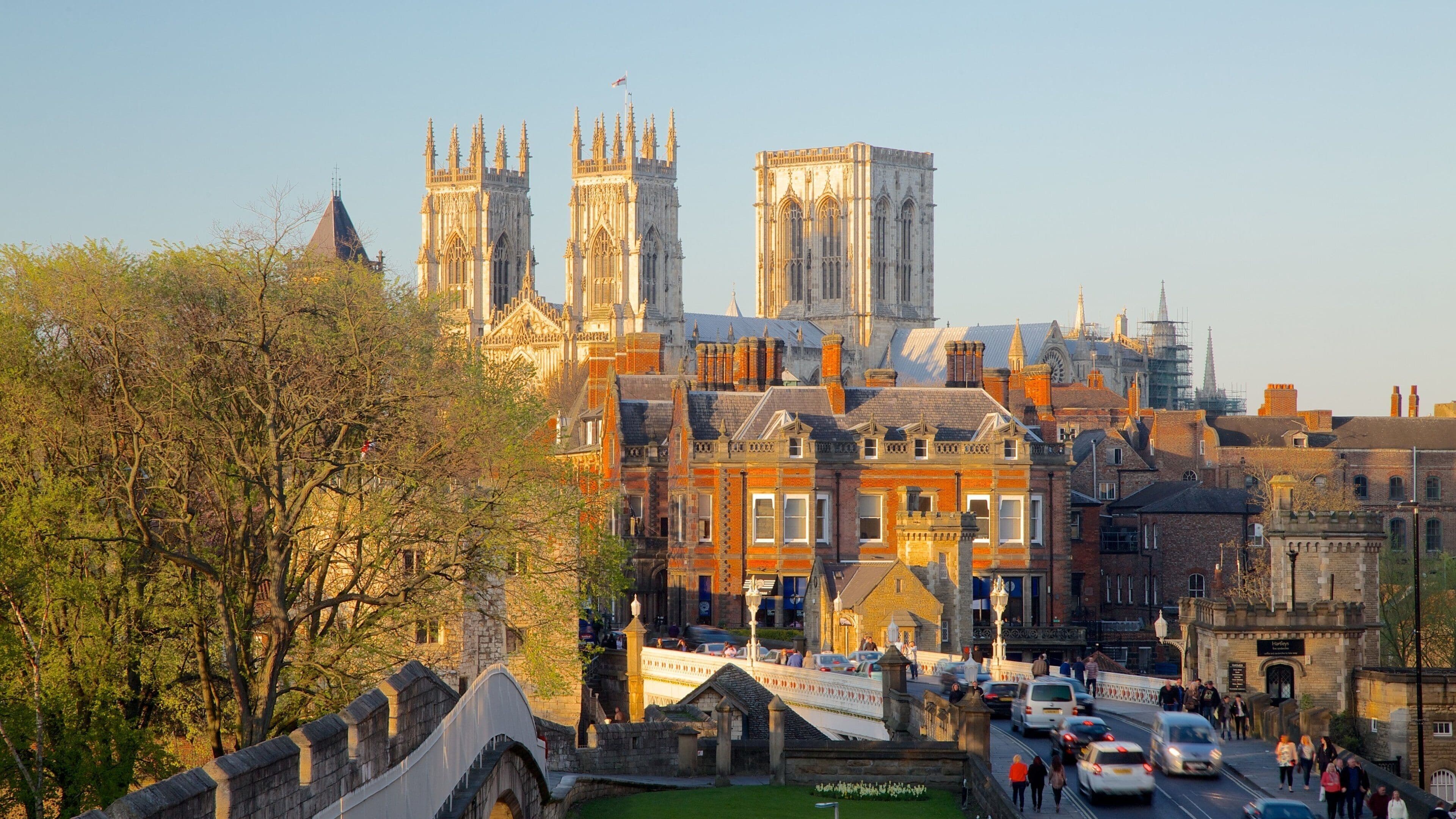 York og byder på historiske bygningsværker