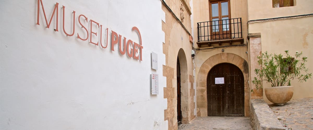 Museu Puget showing signage