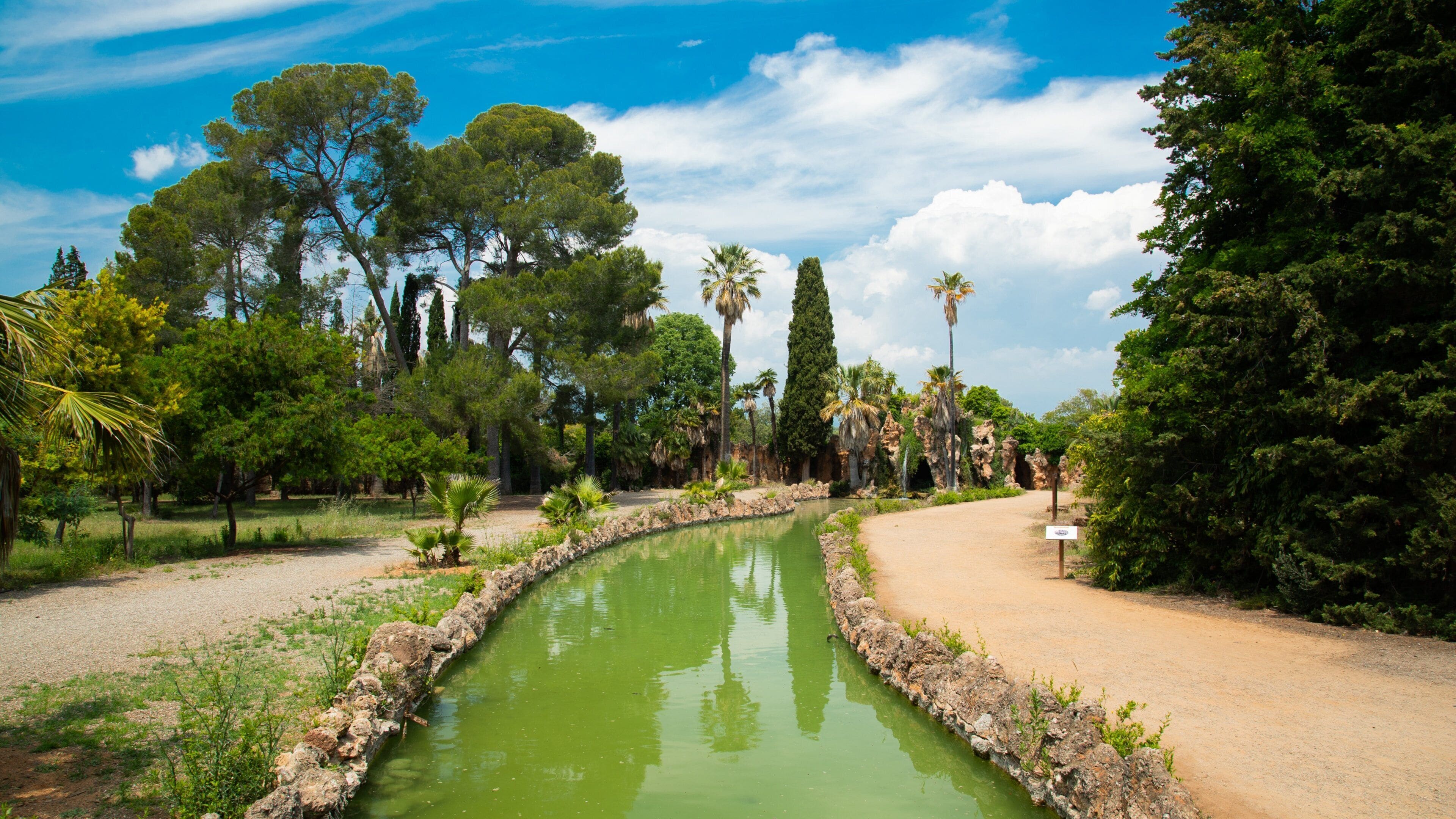 Parc Sama which includes a river or creek and a garden