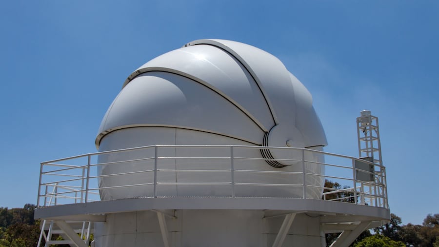 The observatory is located on the mountain.