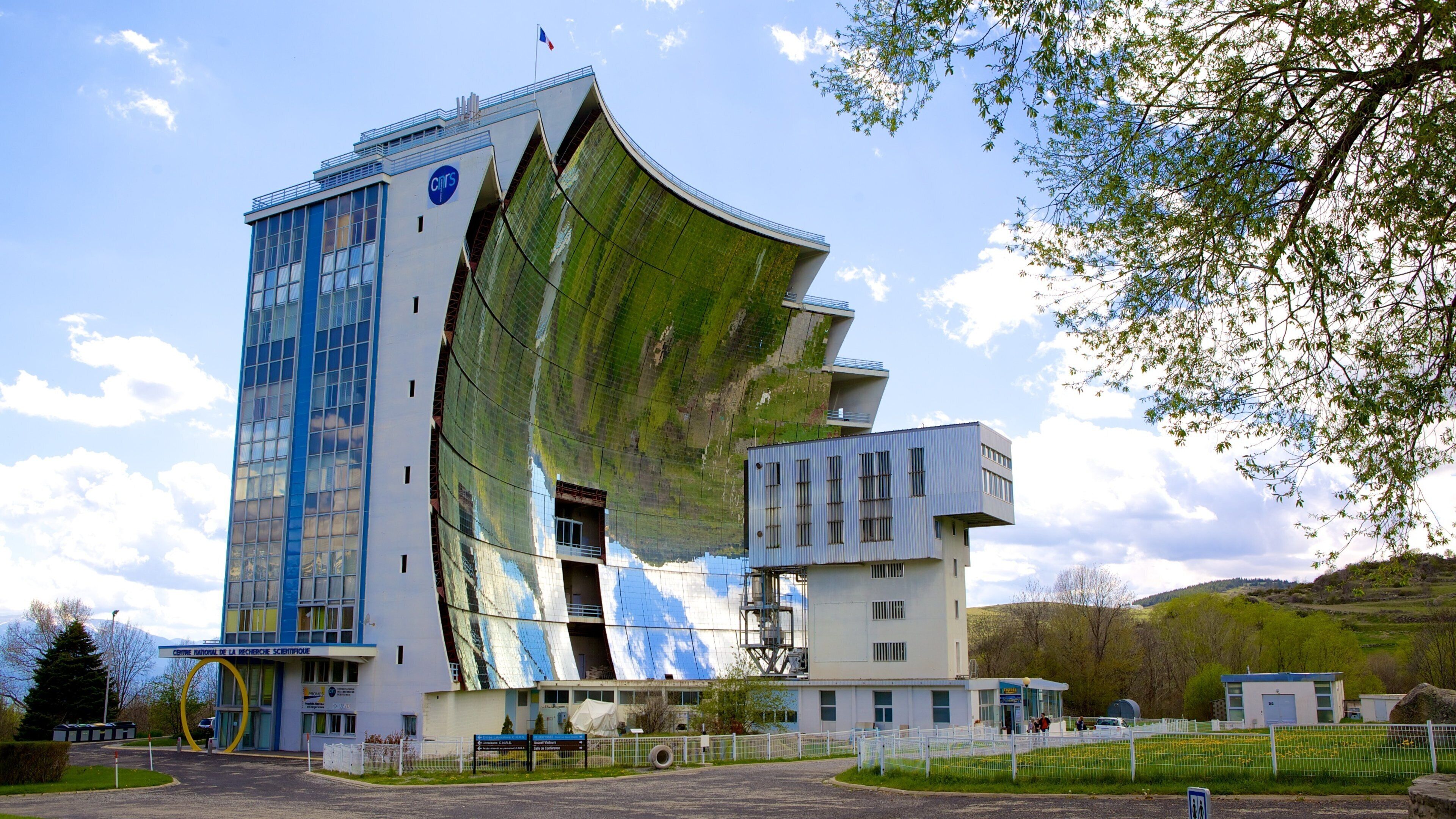 Font-Romeu-Odeillo-Via som viser moderne arkitektur