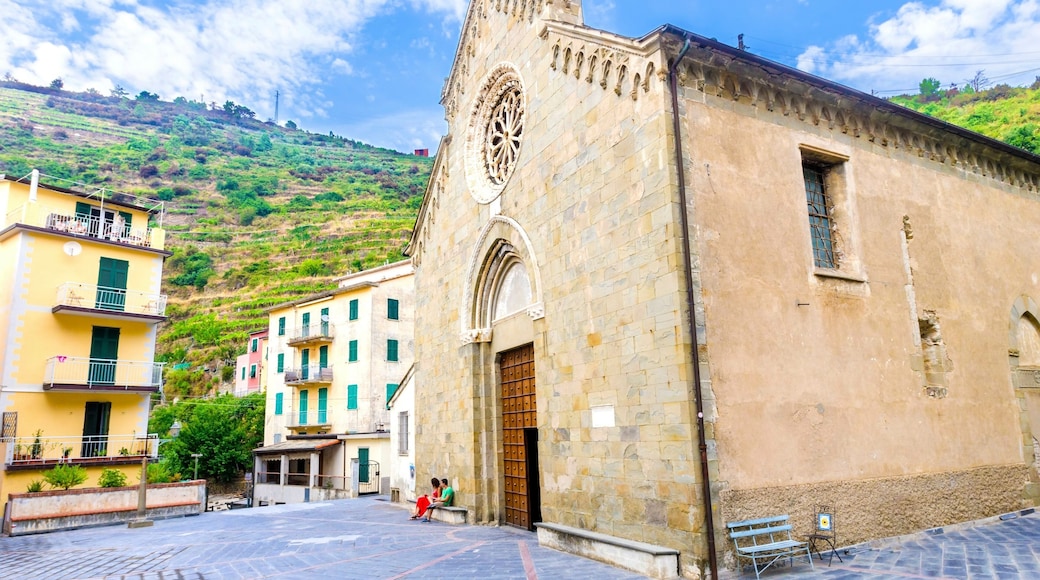 Manarola town, Riomaggiore, La Spezia province, Liguria, northern Italy. The San Lorenzo church facade, monument landmark. Part of the Cinque Terre National Park and a UNESCO World Heritage Site.