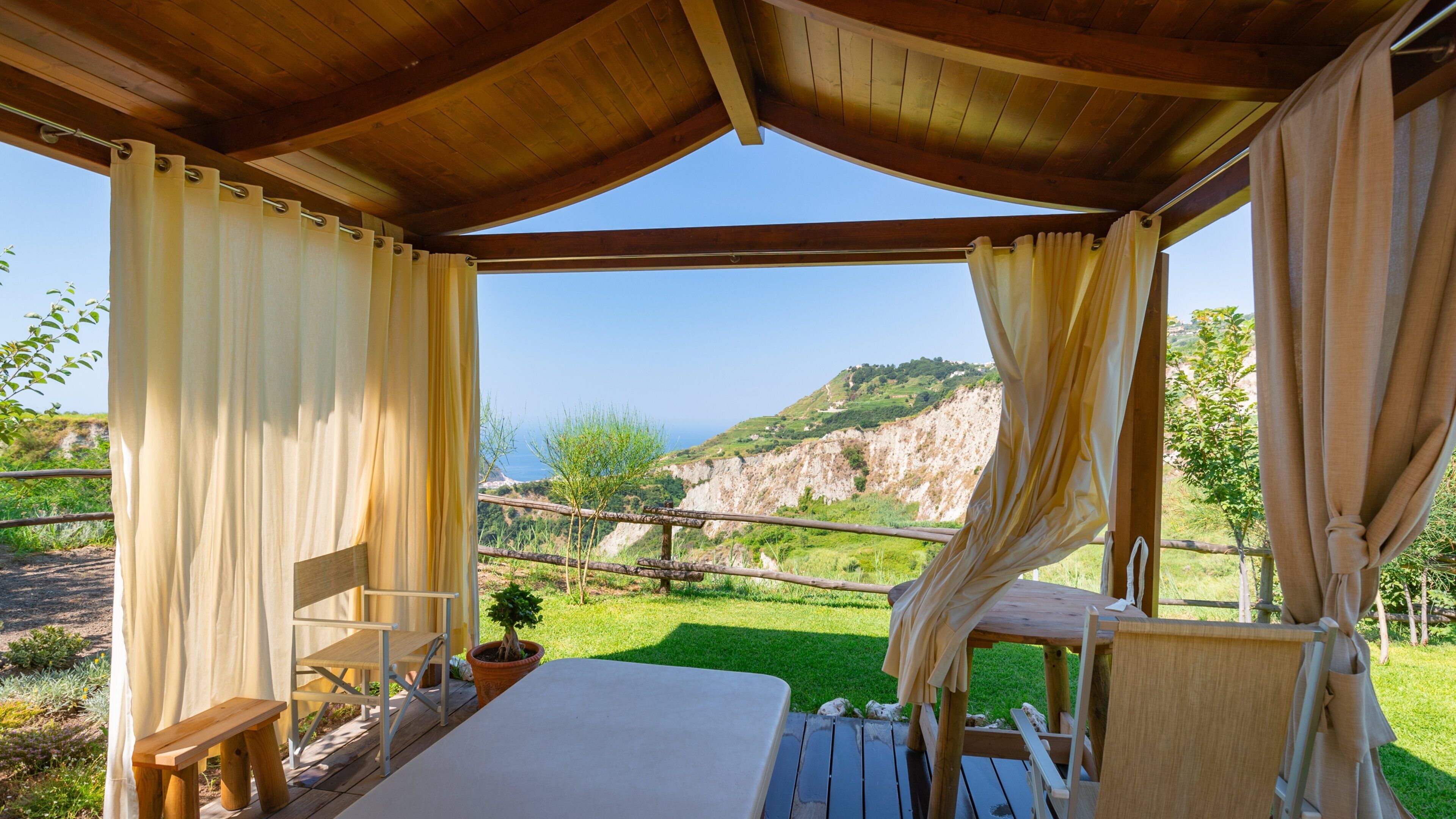 Nitrodi Hot Springs which includes a garden