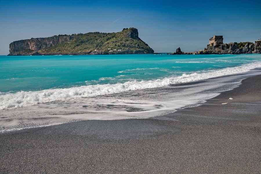 MXRJE9 Isola di Dino, Dino's Island, view from black volcanic sand beach at Tyrrhenian Sea, near town of Praia a Mare, Calabria, Italy