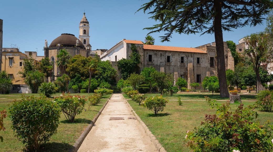 Chiesa di San Giovanni a Carbonara showing a park