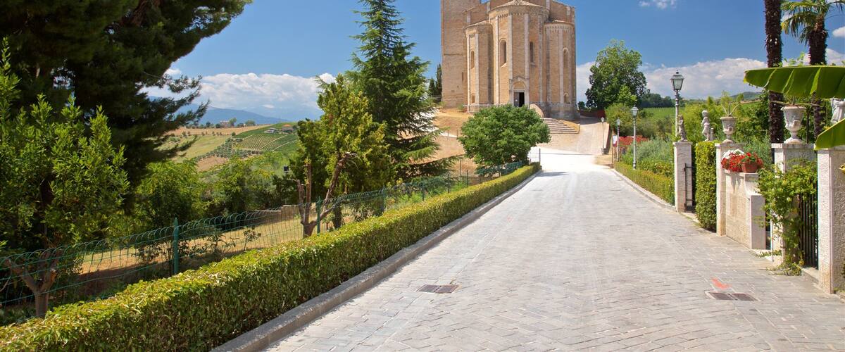 Church of Santa Maria della Rocca which includes heritage architecture