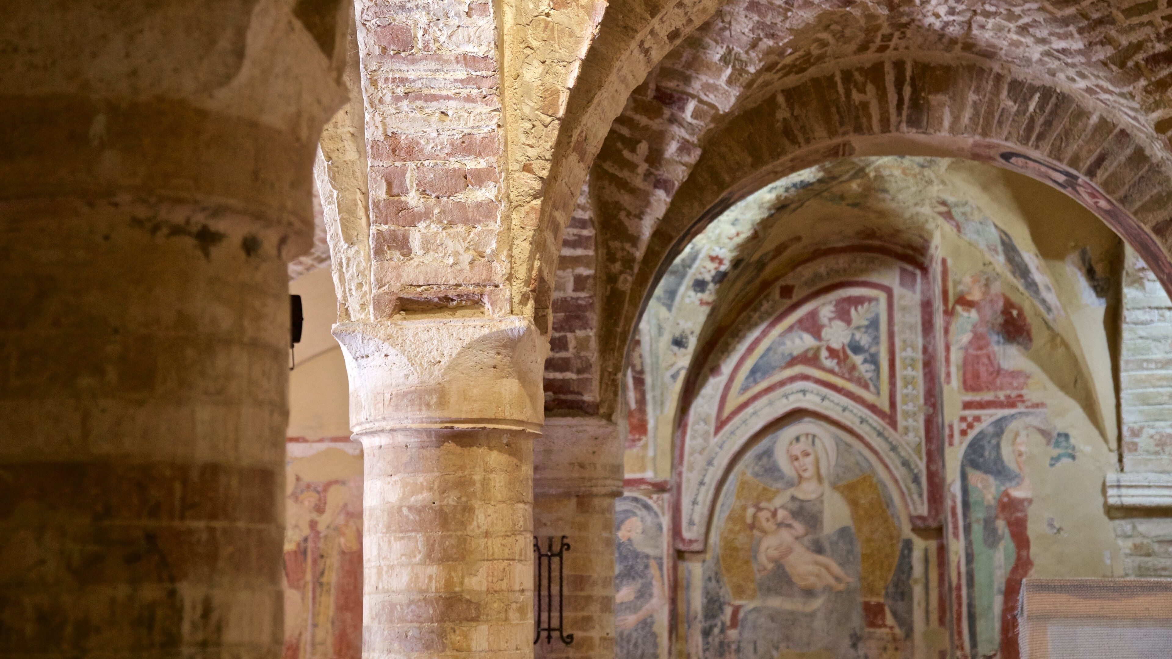 Church of Santa Maria della Rocca which includes art, interior views and heritage elements
