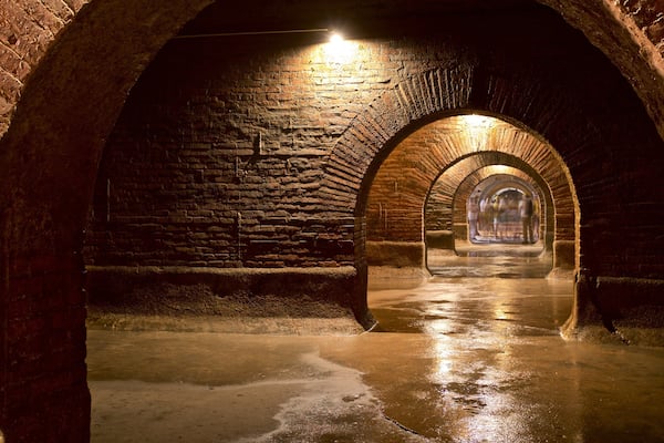 Roman Tanks mit einem Innenansichten und Geschichtliches