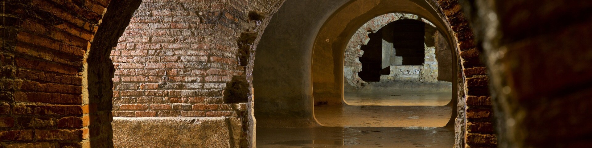Roman Tanks showing interior views and heritage elements