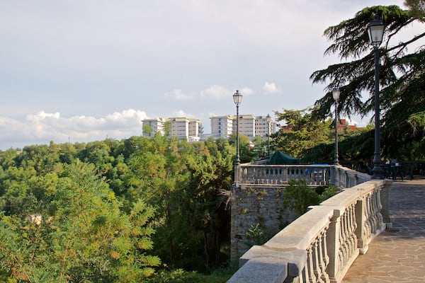 Villa Comunale dei Cappuccini mettant en vedette vues