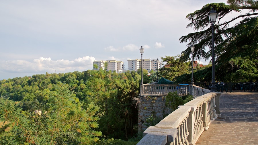 Villa Comunale dei Cappuccini 呈现出 景觀