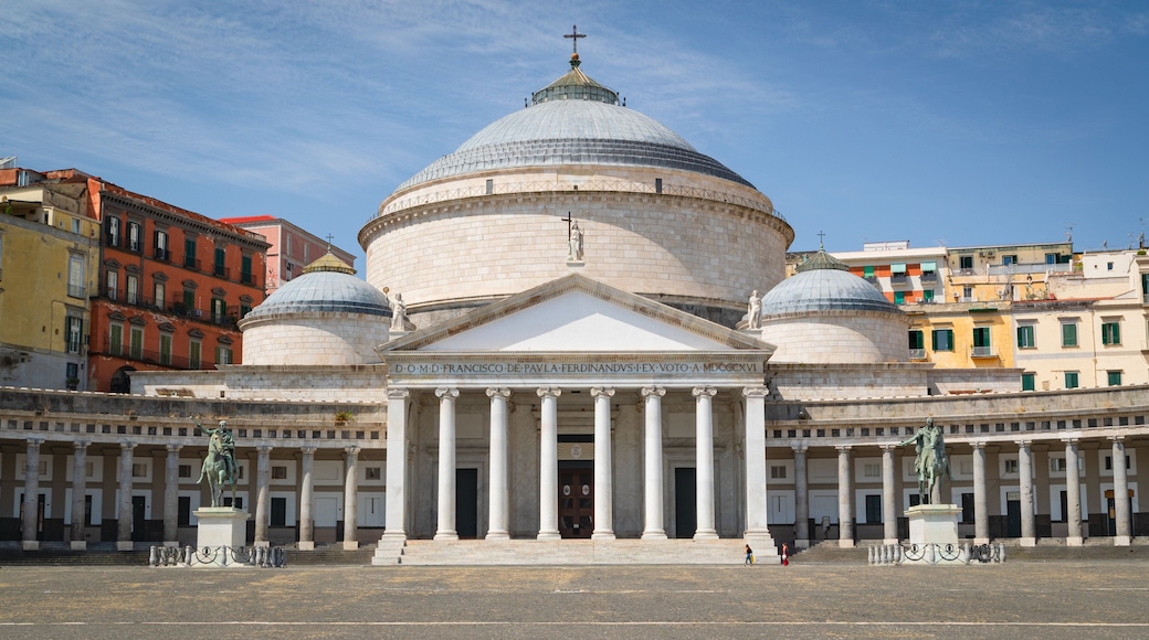Pontificia Reale Basilica di San Giacomo degli Spagnoli showing a square or plaza, a church or cathedral and heritage architecture