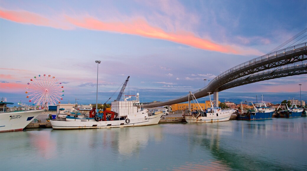 Ponte del Mare caratteristiche di tramonto, ponte e porto turistico