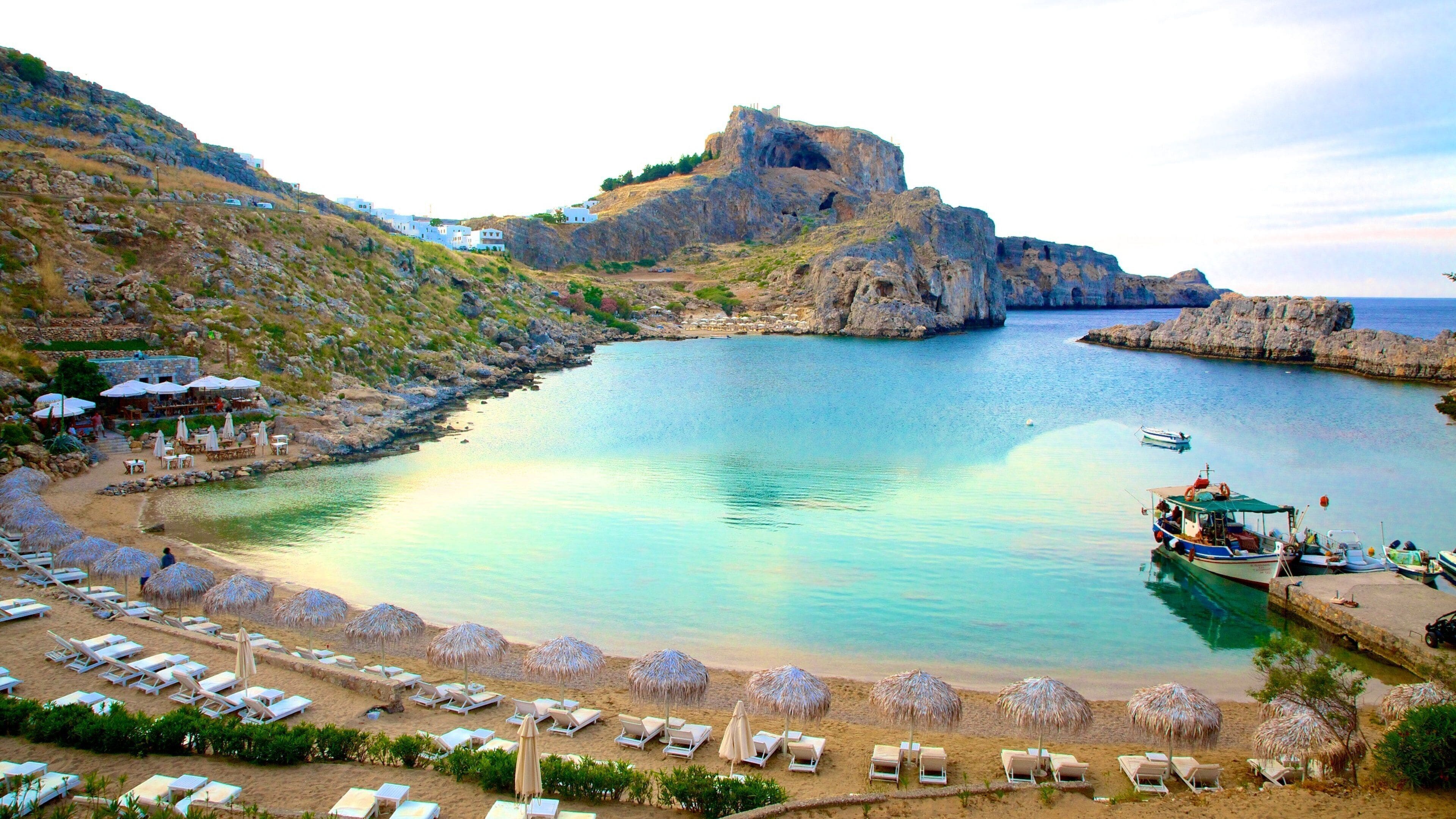 Líndos caracterizando uma baía ou porto