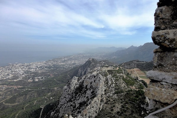 A little bit of a hike up Saint Hilarion Castle in Cyprus and you got this amazing view looking down onto the Mediterranean Sea and the Mountains beyond.
#lifeatexpedia #green #Blue #Hiking #Parks #Mountains #aboveitall #History