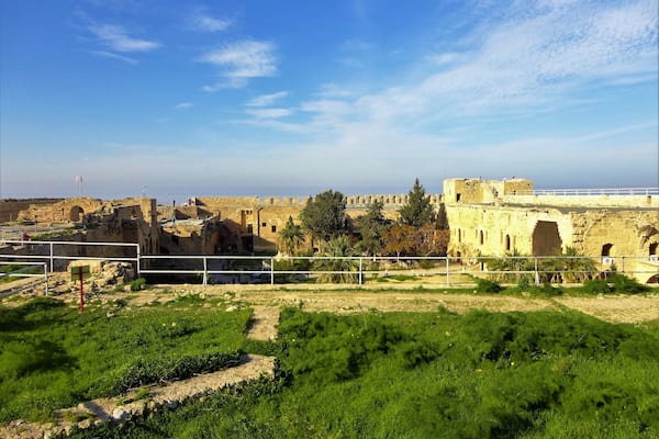 Breathtakingview from #KyreniaCastle over the #Harbour #Cyprus #Mediterranean
#lifeatexpedia
#Green
#Troveon
#Blue
#GoldenHour
#StunningStructure
#Architecture