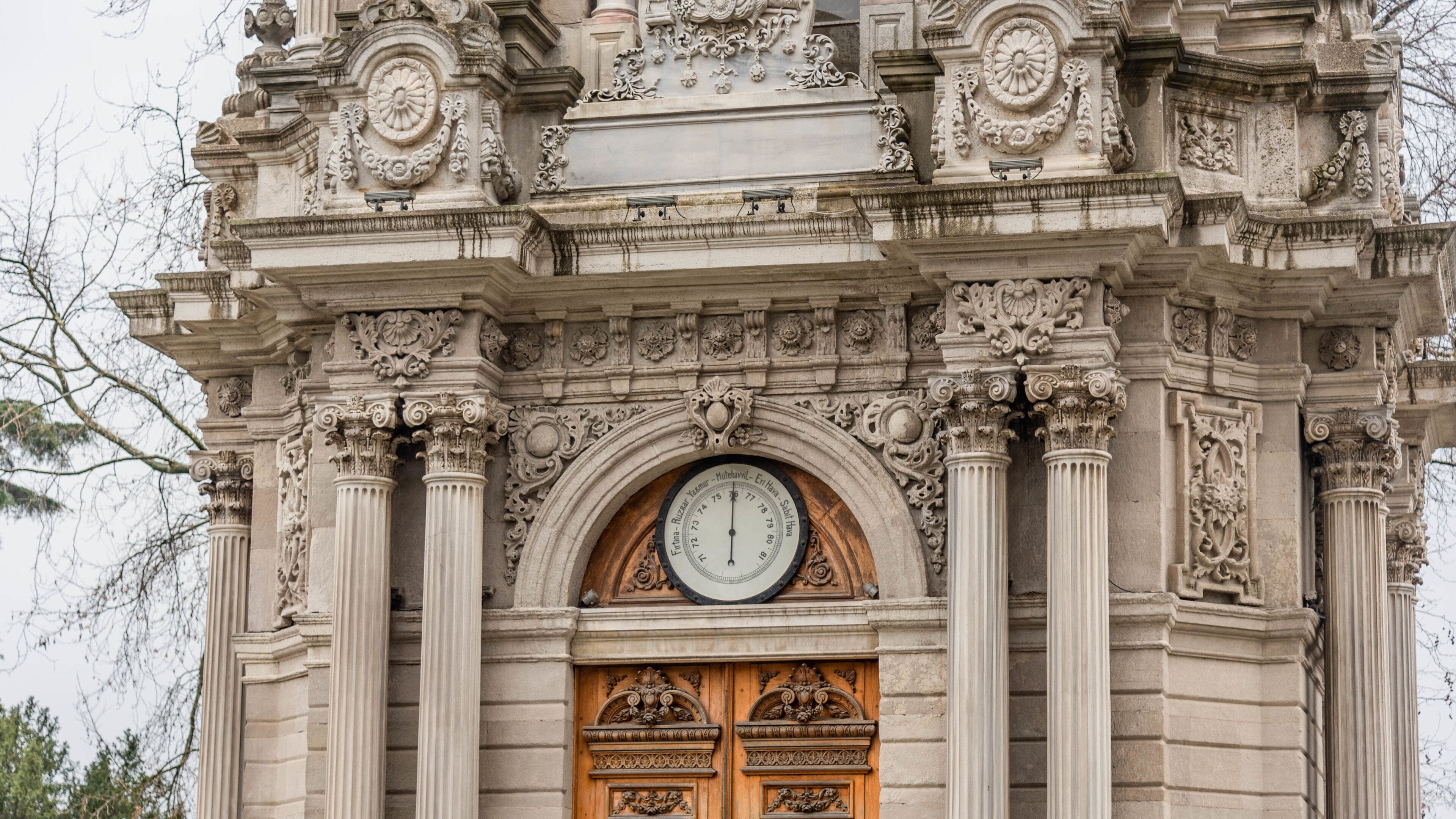 Dolmabahce Clock Tower which includes heritage elements