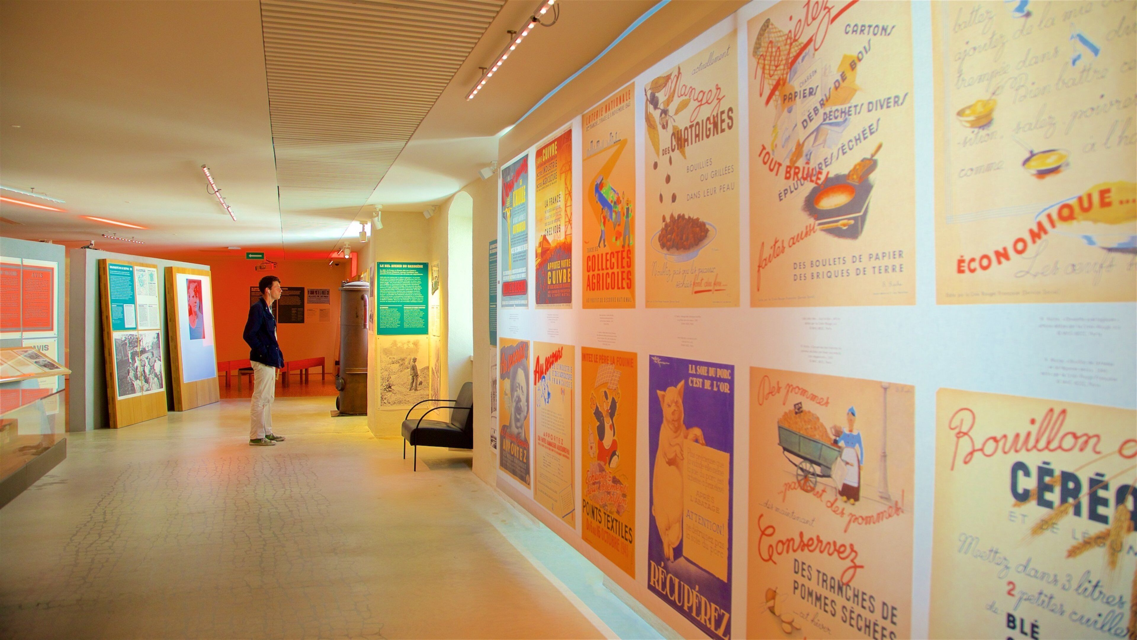Musée de la Résistance showing art and interior views as well as an individual male