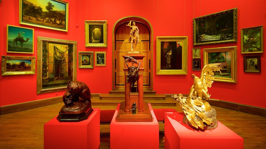 Musée Anne de Beaujeu showing interior views and art