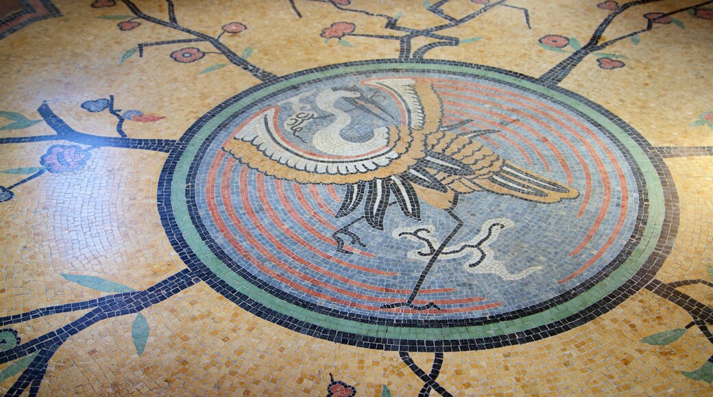 Maison Mantin which includes art and interior views