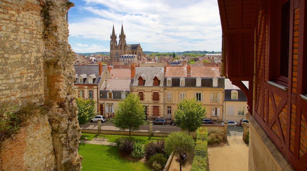 Maison Mantin showing a city