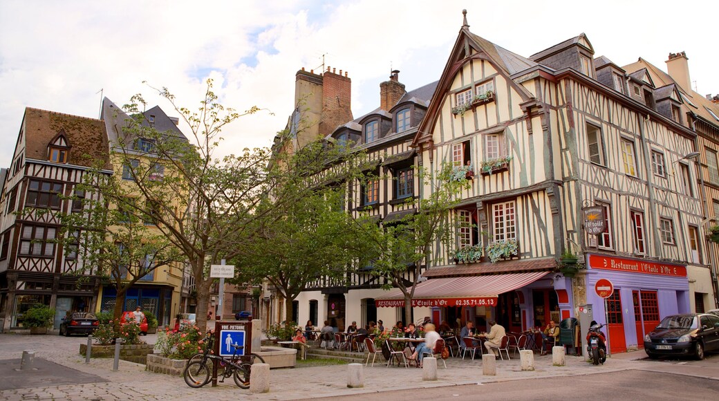 Rouen caracterizando jantar ao ar livre e uma cidade