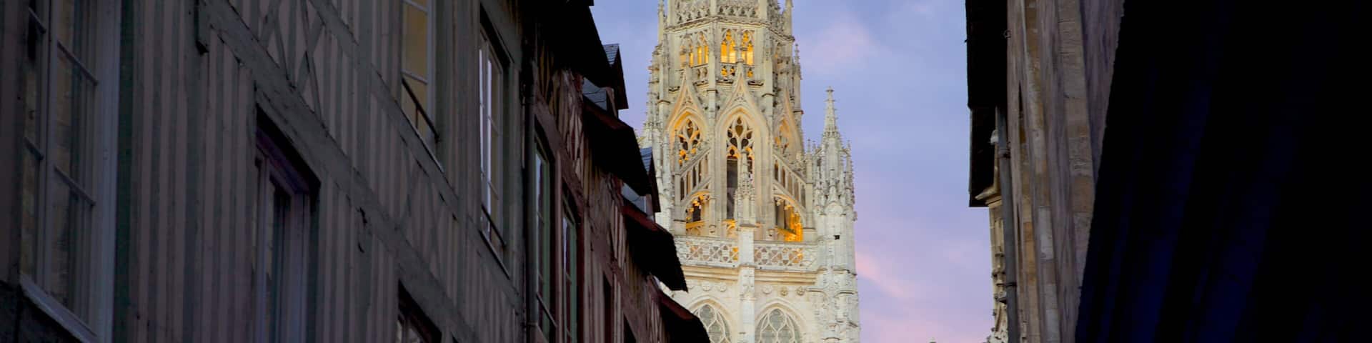 Ruán que incluye una iglesia o catedral