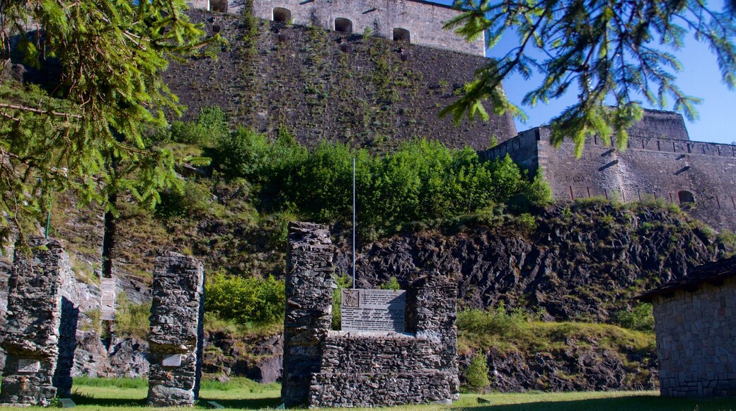 Italy which includes a memorial, heritage elements and a castle