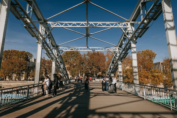 Passerelle Debilly featuring a bridge