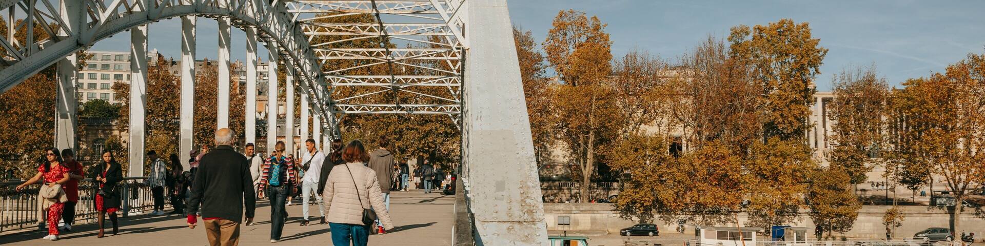 Passerelle Debilly featuring a bridge and a river or creek as well as a couple