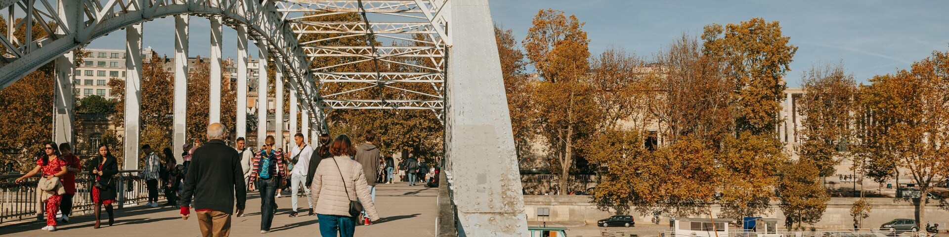 Passerelle Debilly featuring a bridge and a river or creek as well as a couple