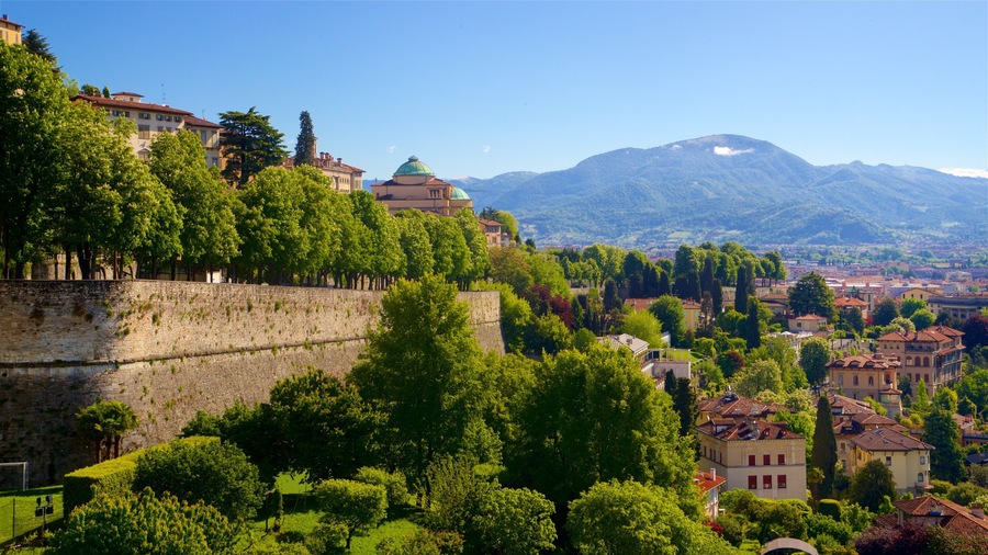 Cinta Muraria di Bergamo showing landscape views and a city