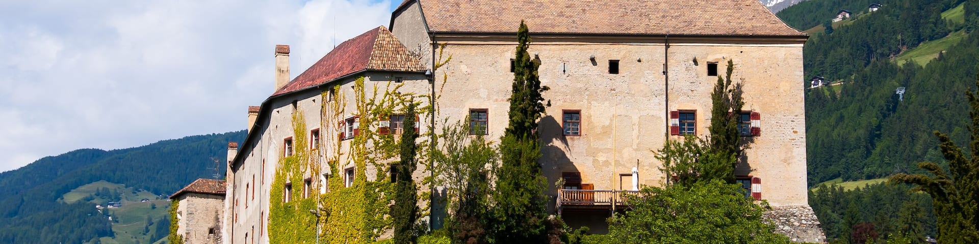 Castel Scena / Schloss Schenna is a wonderful castle in South Tyrol