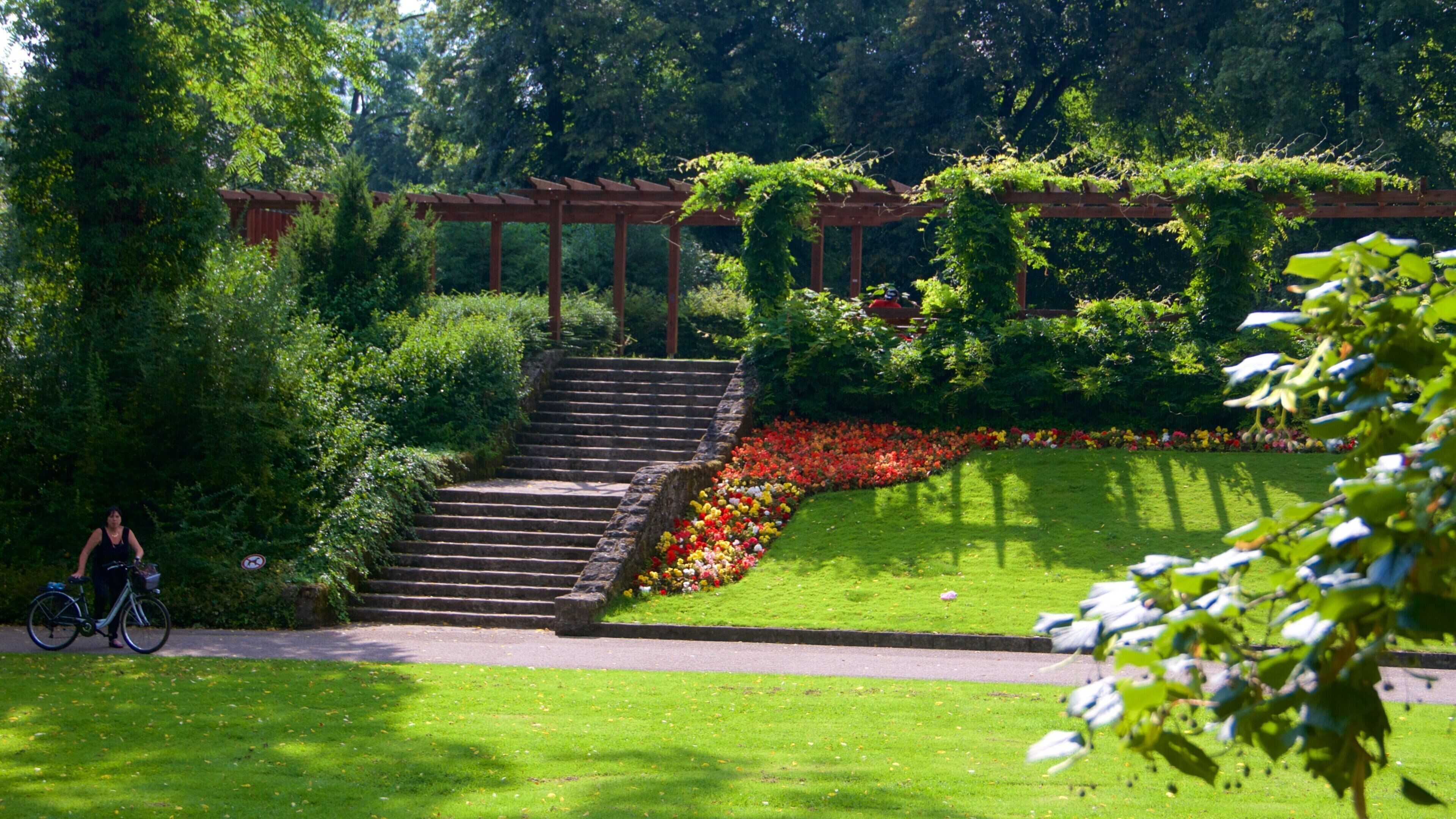 Luxembourg which includes a park and flowers