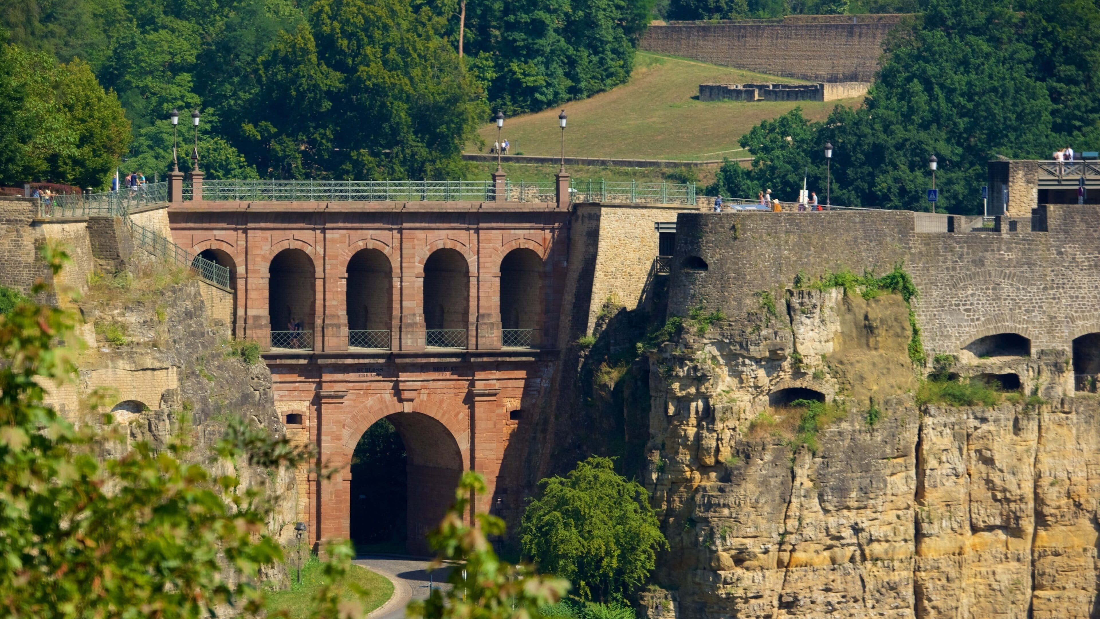 Luxemburgo que incluye patrimonio de arquitectura y un puente
