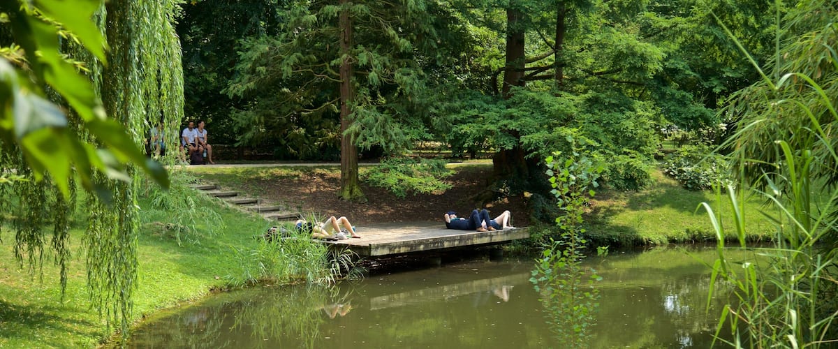 Botanical Gardens featuring a lake or waterhole and a garden
