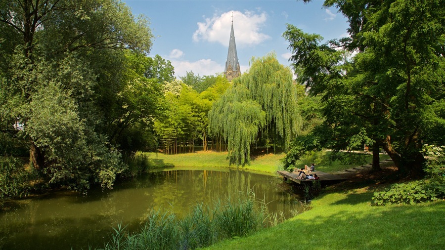 Botanical Gardens featuring a park and a lake or waterhole as well as a small group of people