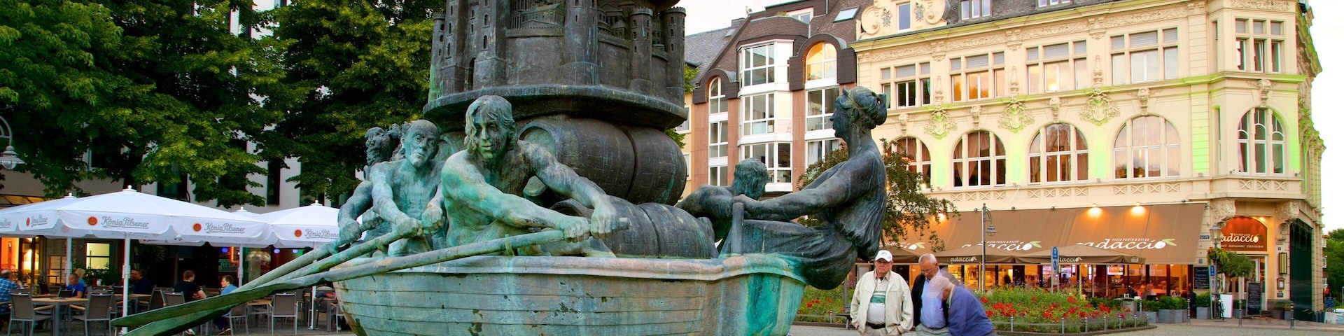 Altstadt featuring a statue or sculpture and a fountain