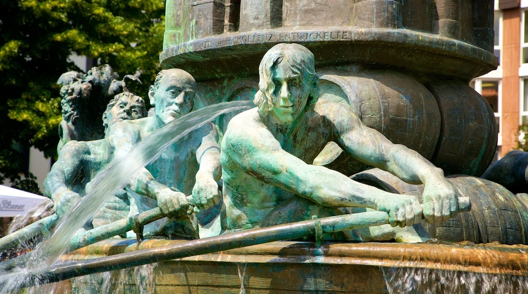 HistoriensÀule Fountain featuring a fountain