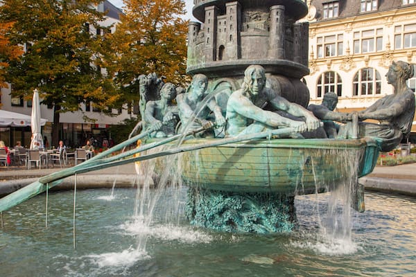 Gorresplatz which includes a fountain, heritage elements and a statue or sculpture