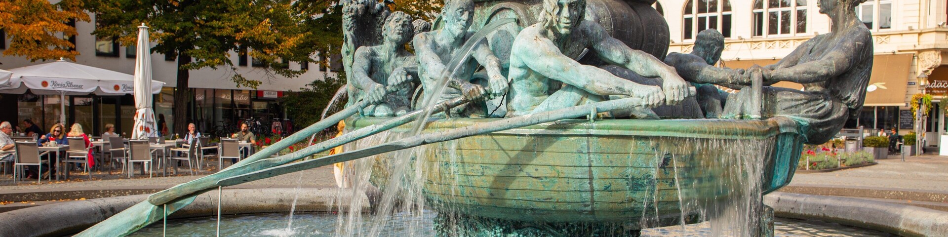 Gorresplatz which includes a fountain, heritage elements and a statue or sculpture