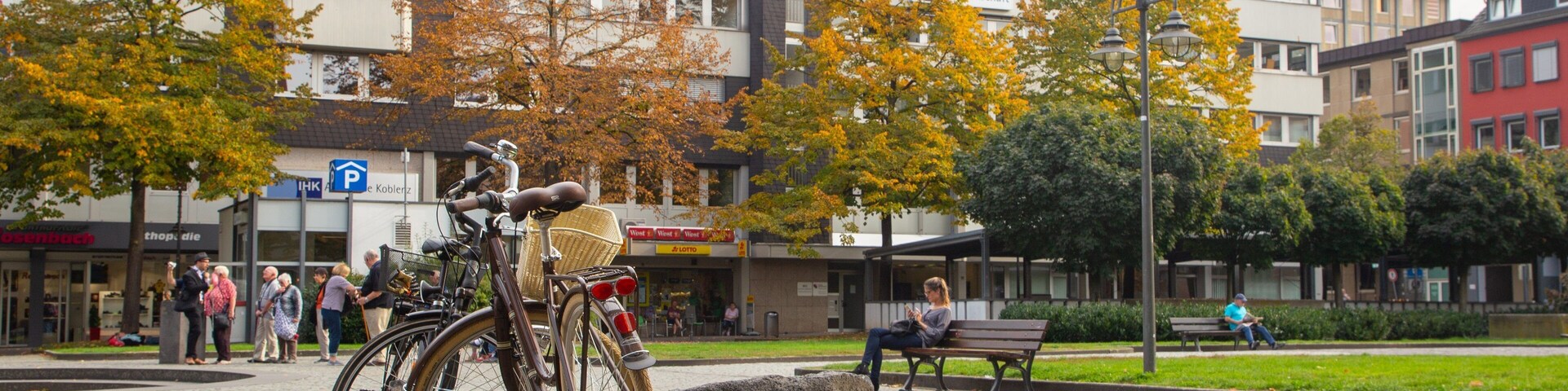 Gorresplatz featuring a park