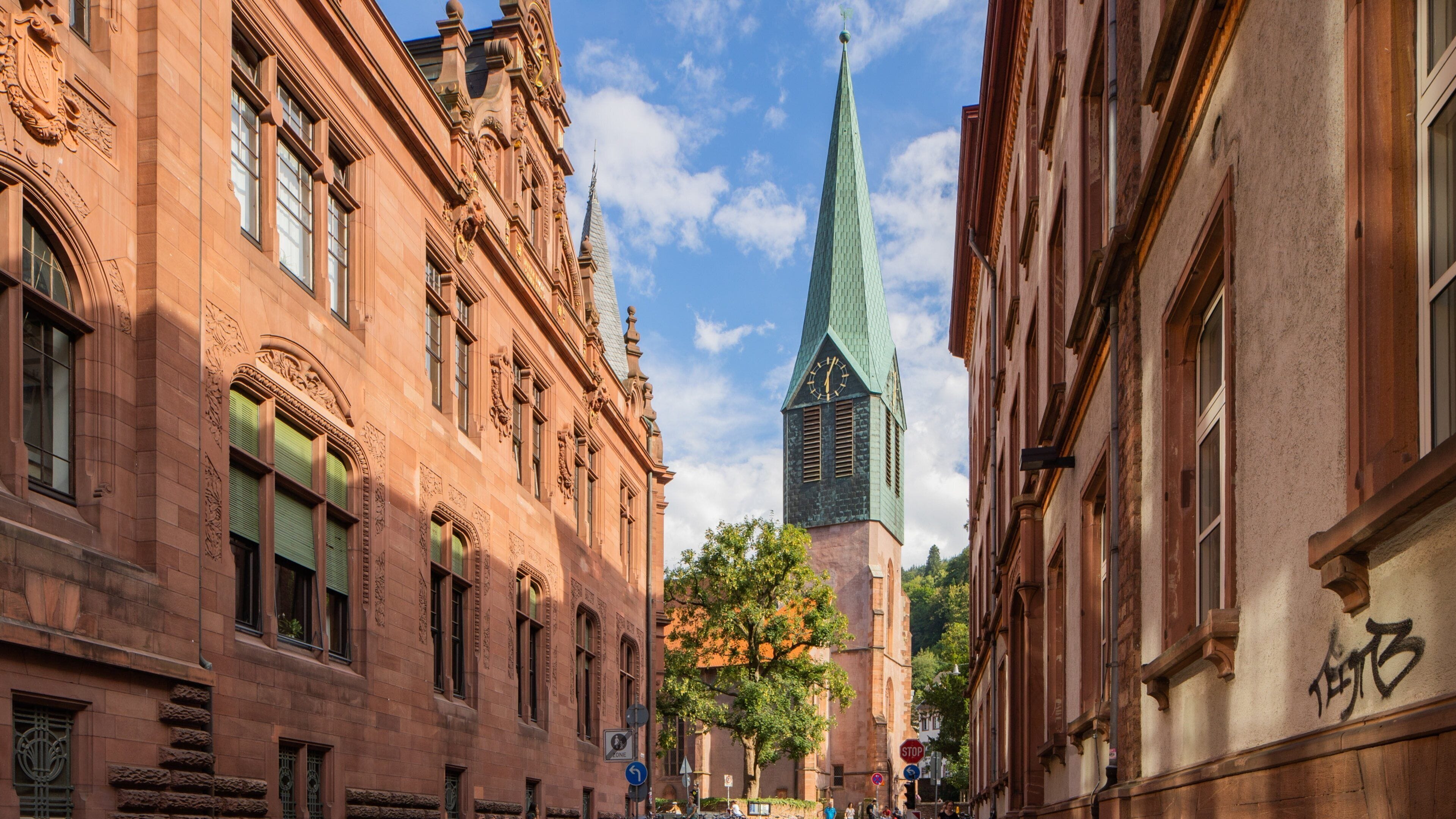 St. Peter\'s Church showing a city and heritage architecture