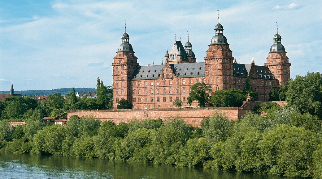 Schloss Johannisburg and Grounds showing heritage architecture, landscape views and a lake or waterhole