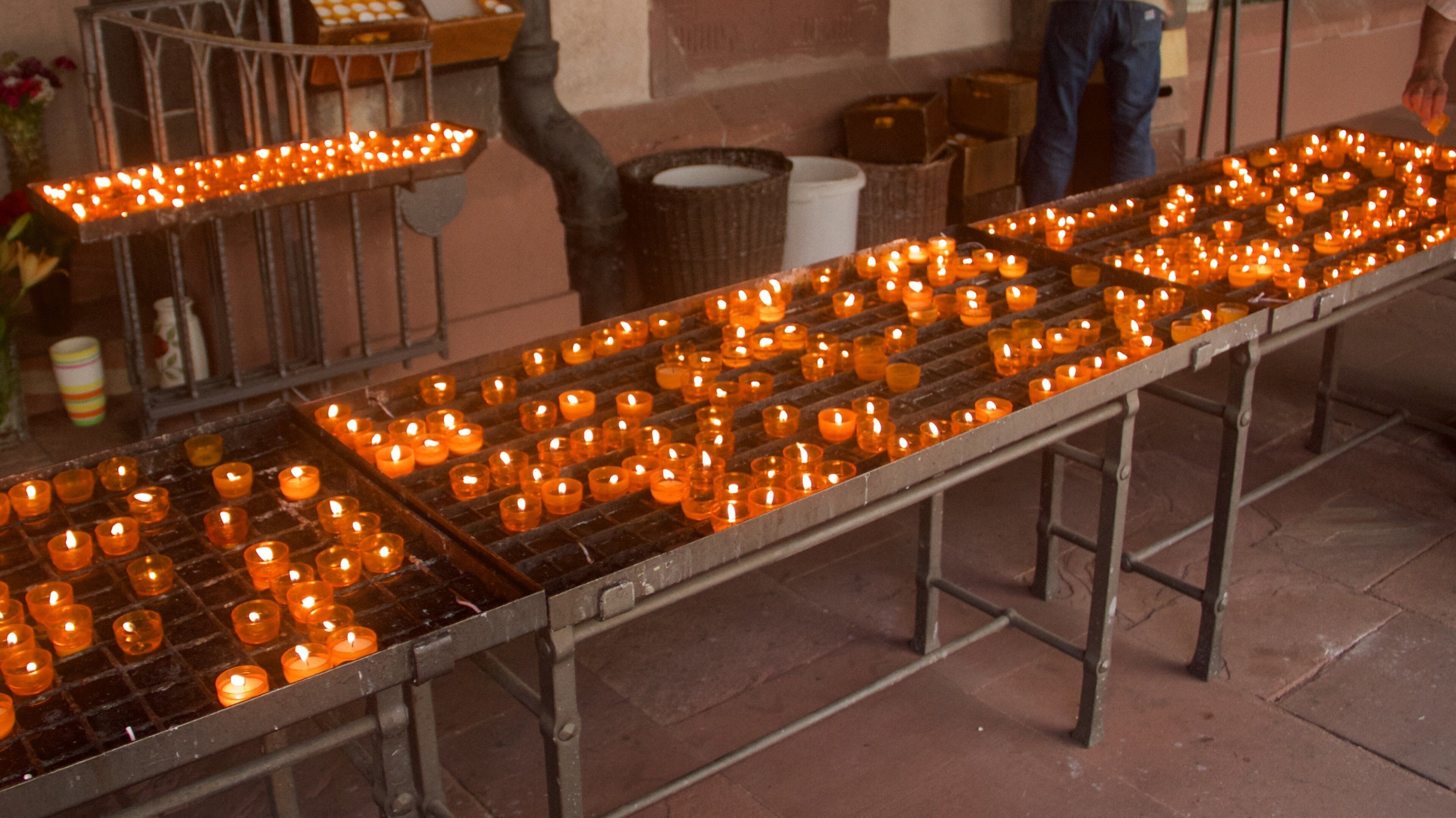 Liebfrauenkirche showing religious aspects, a church or cathedral and interior views